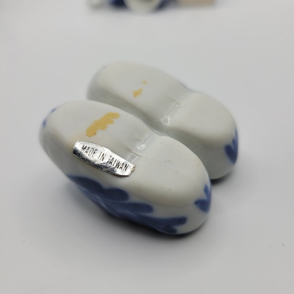 Vintage Holland Delft Blue Miniature Ceramic Set Windmill Teapot Bell Clogs - Picture 6 of 11